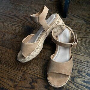 Women's Refuge Tan Cork Wedge Sandals Size 7